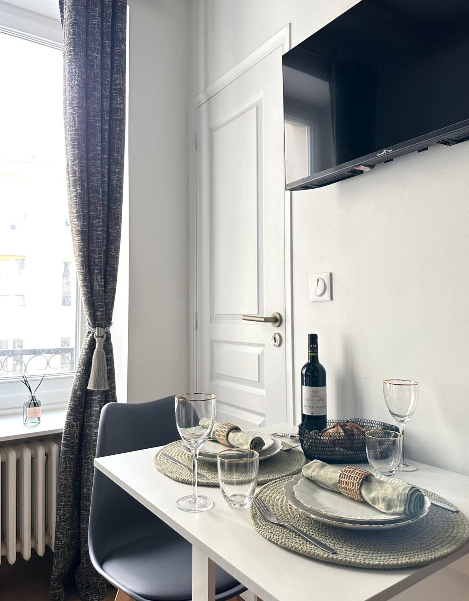 Beautiful Retreat In * Paris